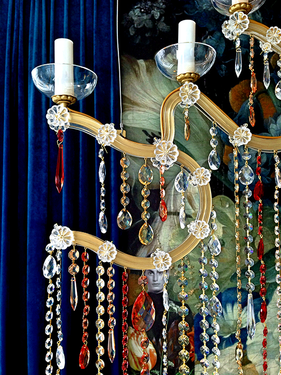 Closeup of the chrystal in the chandelier in the Droog Hotel Library